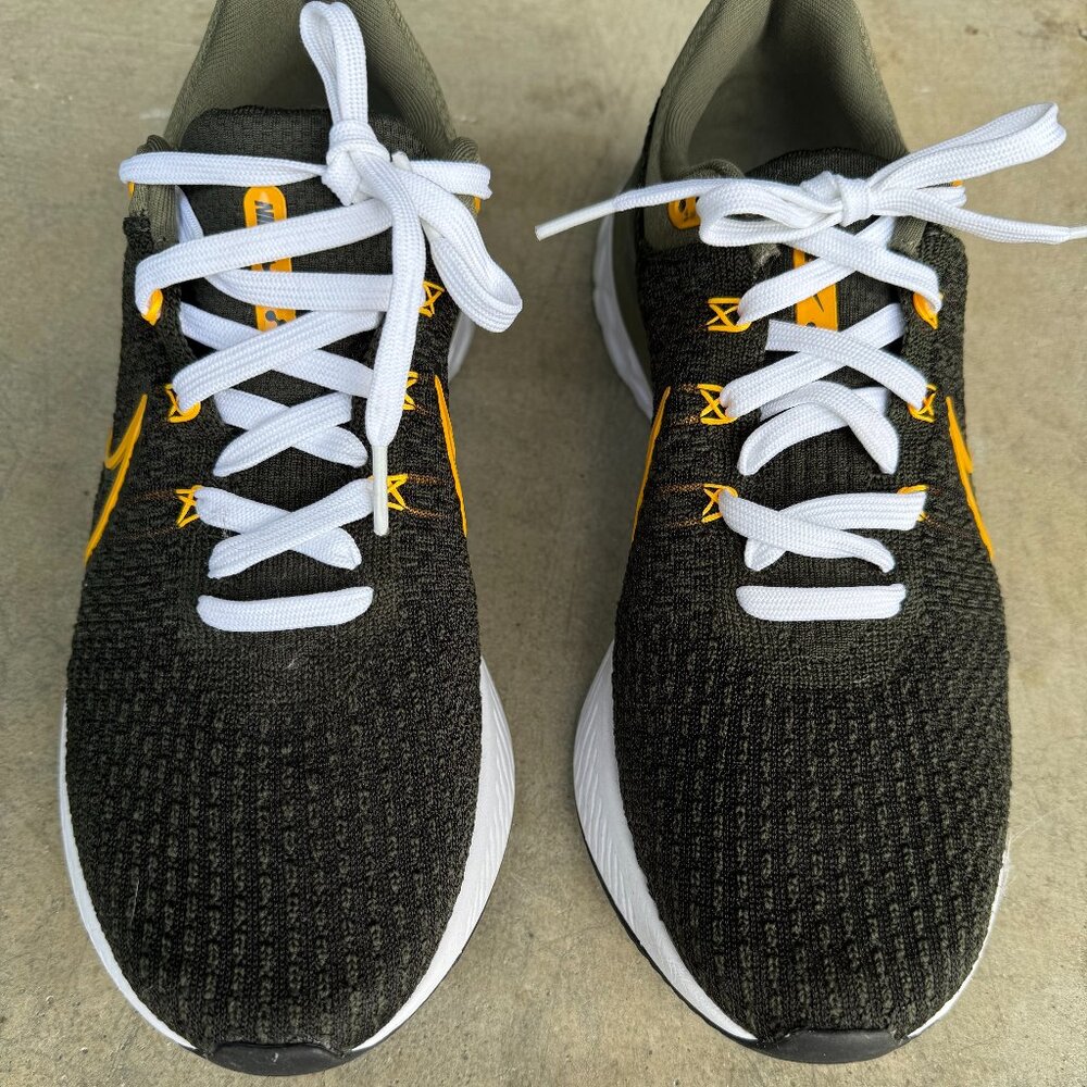 NIKE RUNNING SHOES